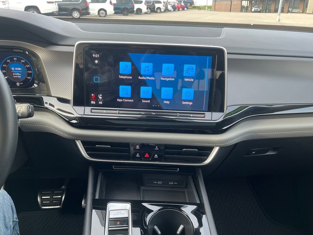 Used 2024 Volkswagen Atlas Peak Edition SE image 24