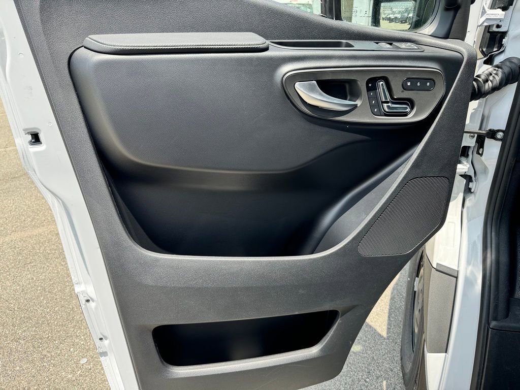 Used 2024 Mercedes-Benz eSprinter 170 Cargo image 15