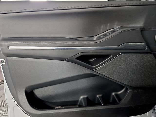 New 2025 Lincoln Navigator Reserve AWD/4WD image 12