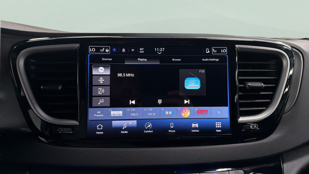 Used 2025 Chrysler Pacifica Select FWD image 26