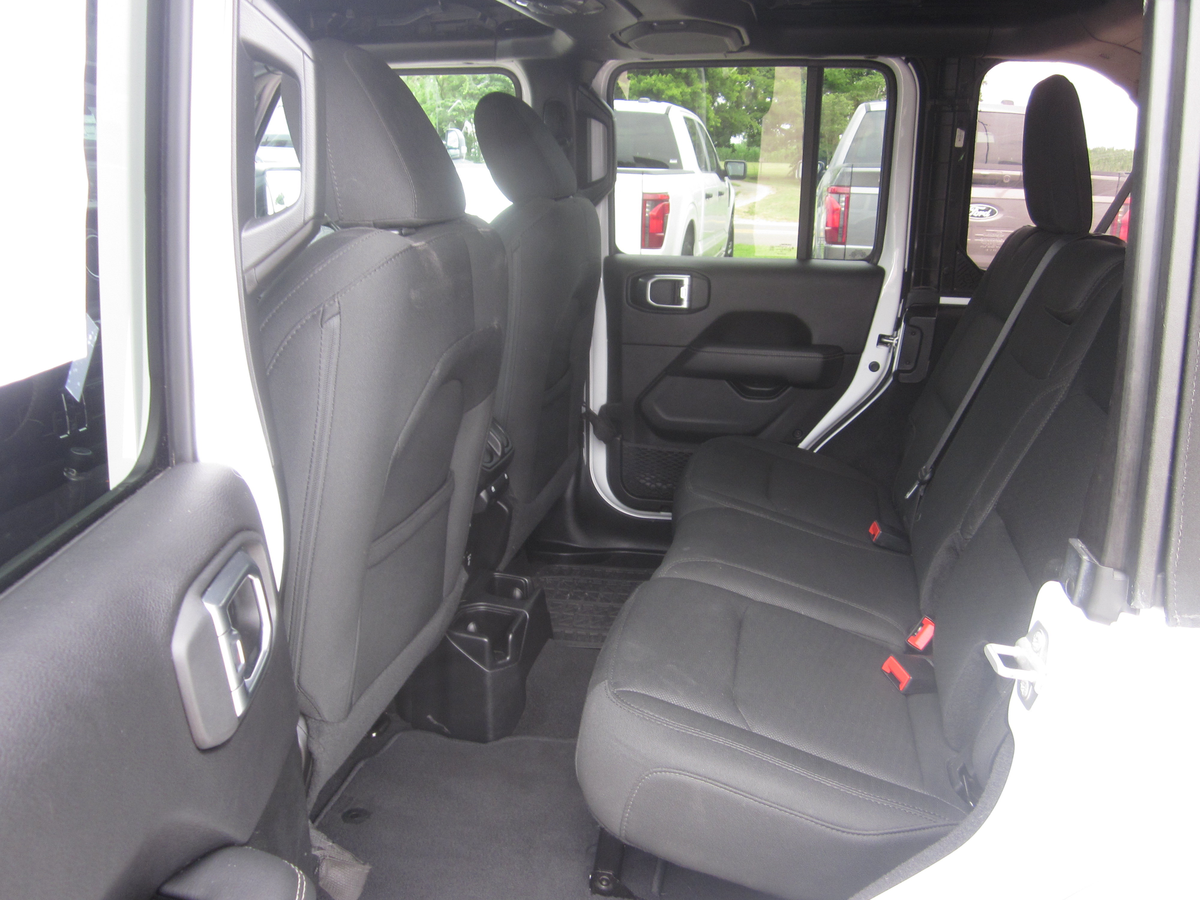 Used 2019 Jeep Wrangler Unlimited Sahara AWD/4WD image 10