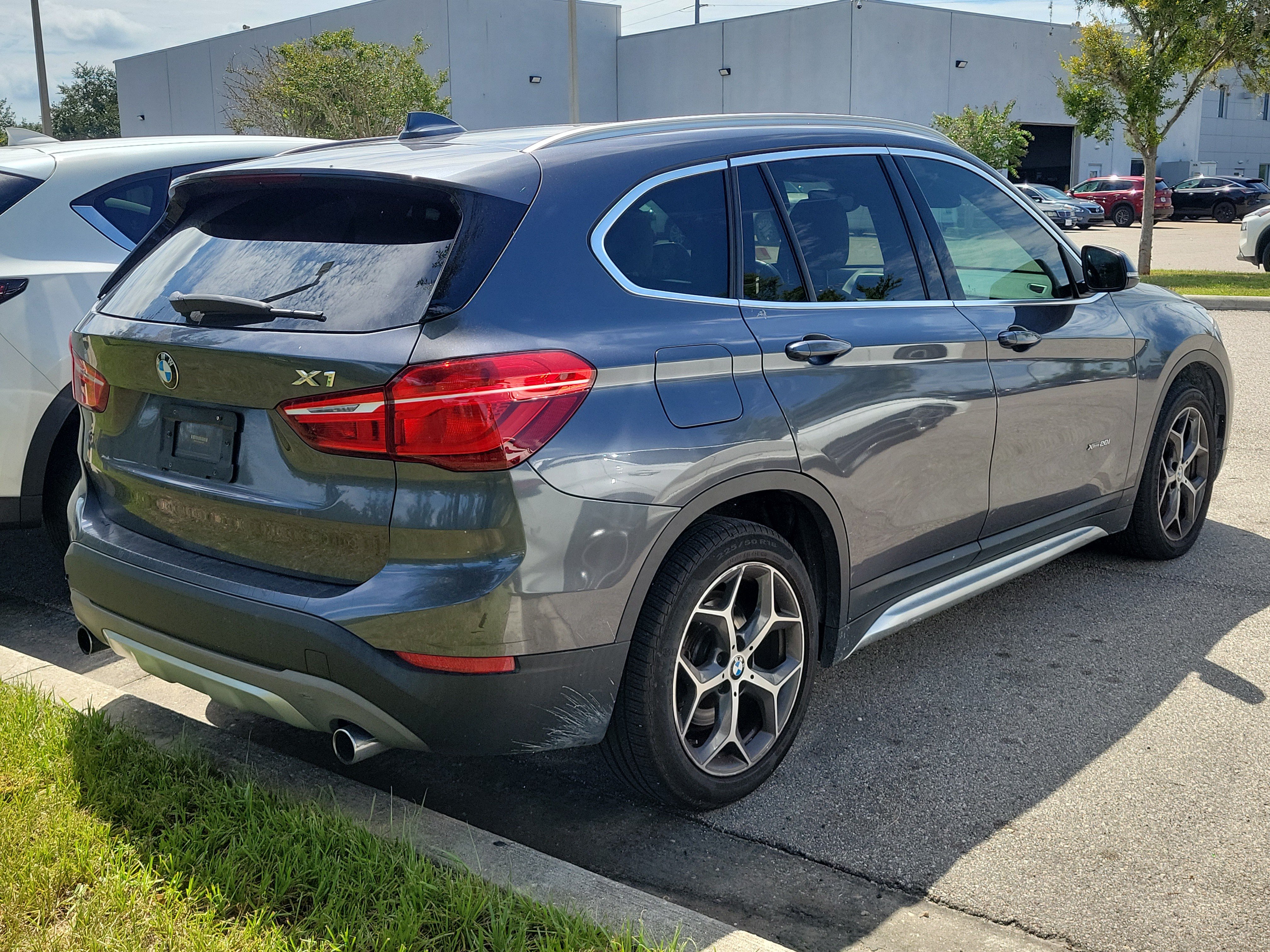 Used 2017 BMW X1 xDrive28i AWD/4WD image 3