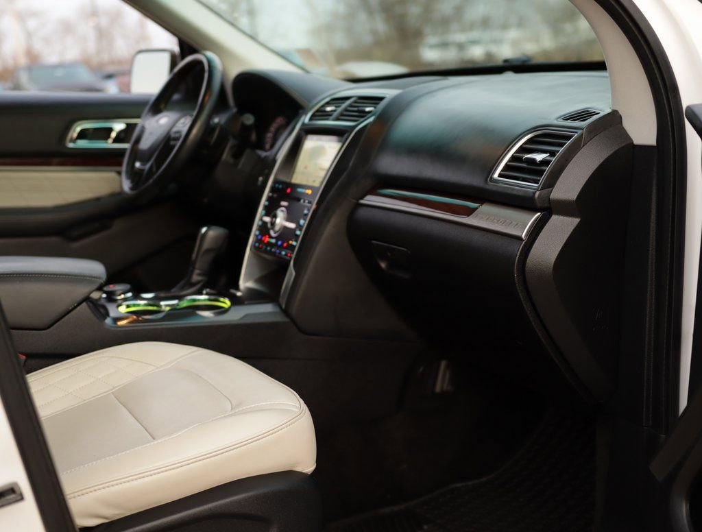 Used 2017 Ford Explorer Platinum image 37