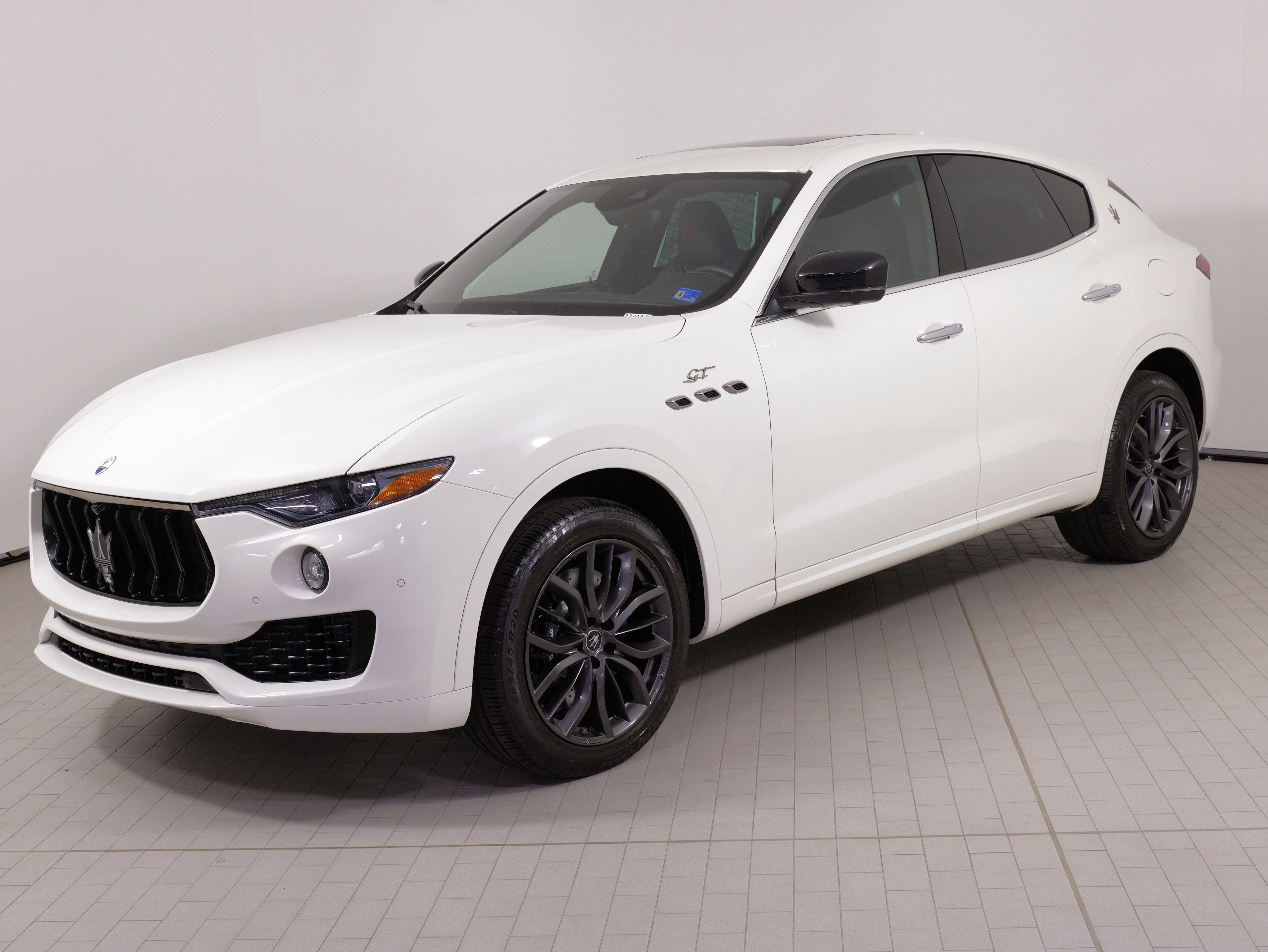 Used 2024 Maserati Levante GT Ultima image 1