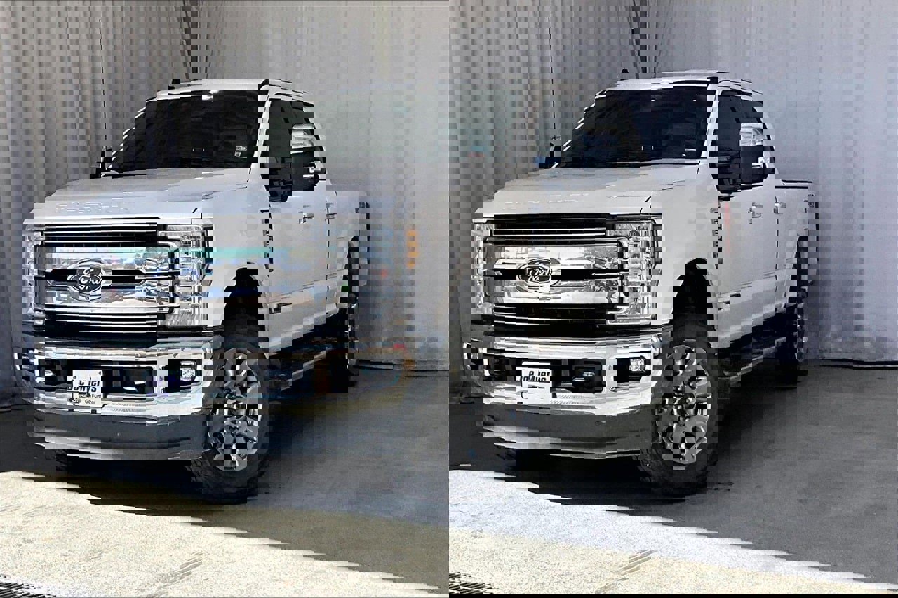 Used 2019 Ford F250 Lariat w/ Chrome Package image 2