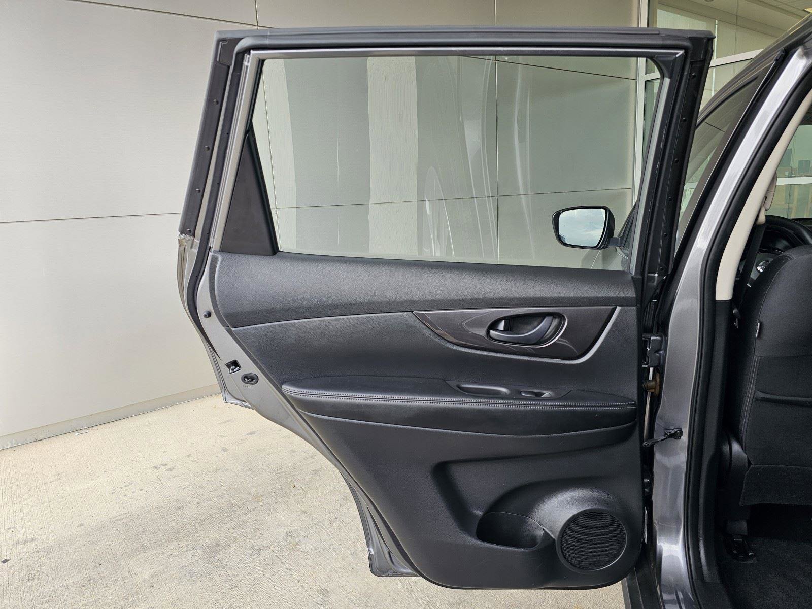 Used 2020 Nissan Rogue S image 16