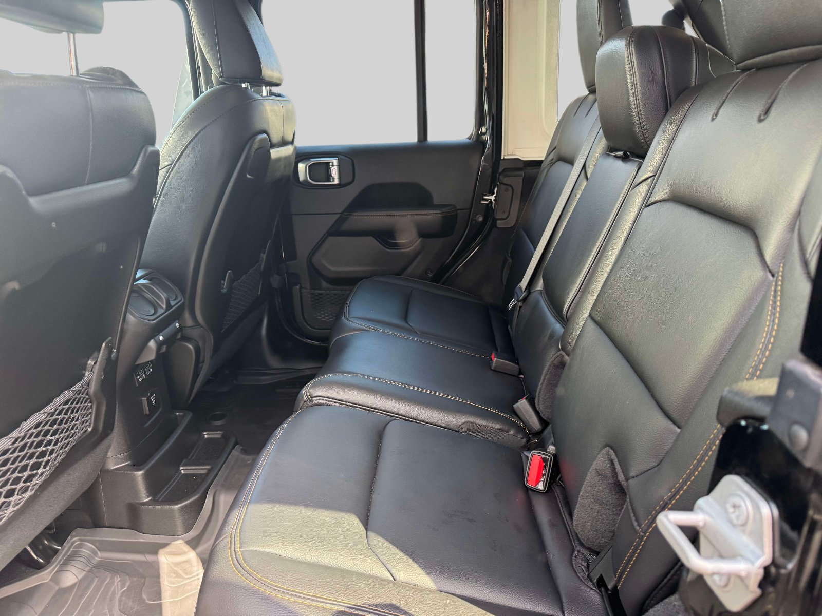 Used 2024 Jeep Wrangler Unlimited Sahara AWD/4WD image 14