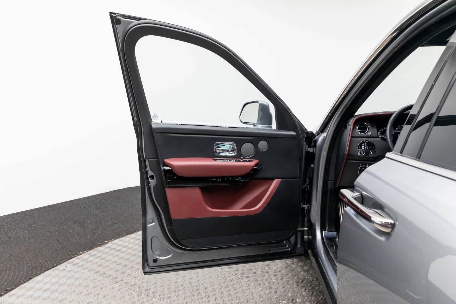 Certified 2022 Rolls-Royce Cullinan AWD/4WD image 8