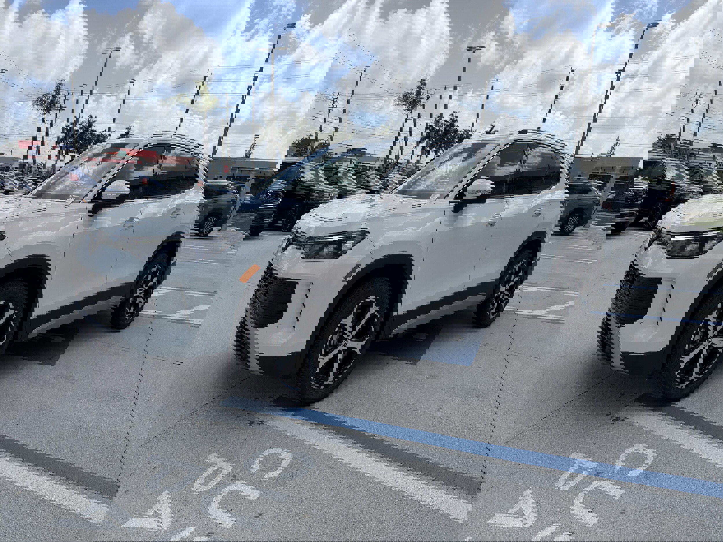 New 2026 Volkswagen Tiguan SE image 7