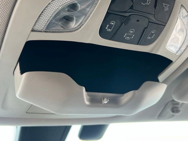 Used 2020 Chrysler Pacifica Touring-L image 32