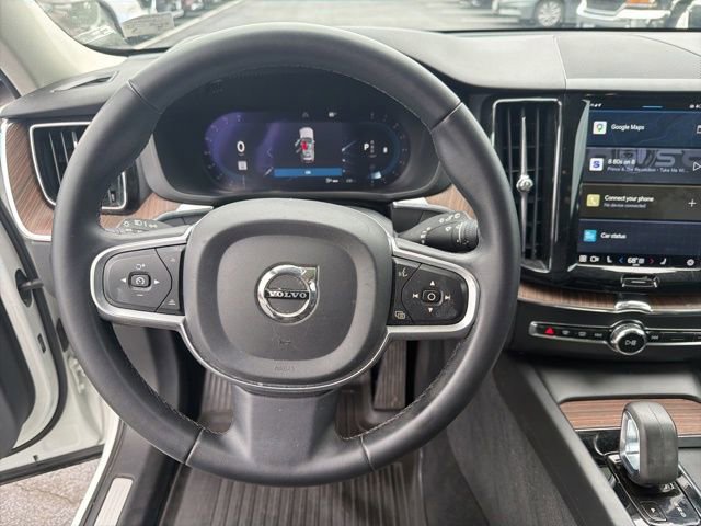 Used 2022 Volvo XC60 B5 Momentum image 21