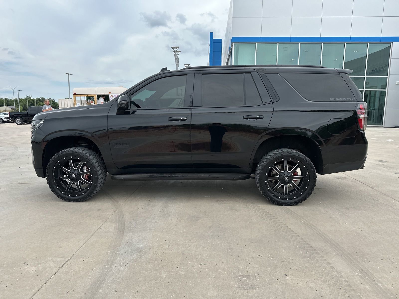 Used 2022 Chevrolet Tahoe RST w/ Sport Performance Package AWD/4WD image 2