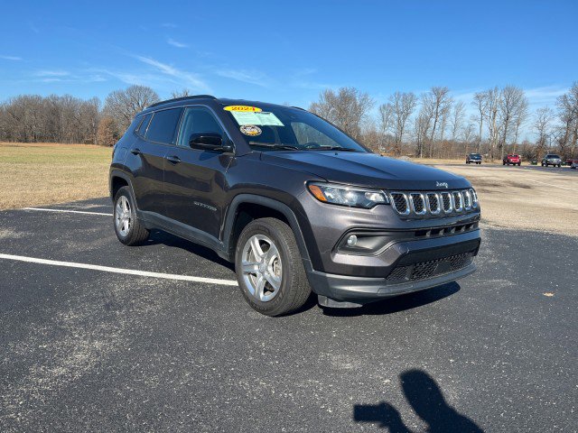 Used 2024 Jeep Compass Latitude image 3