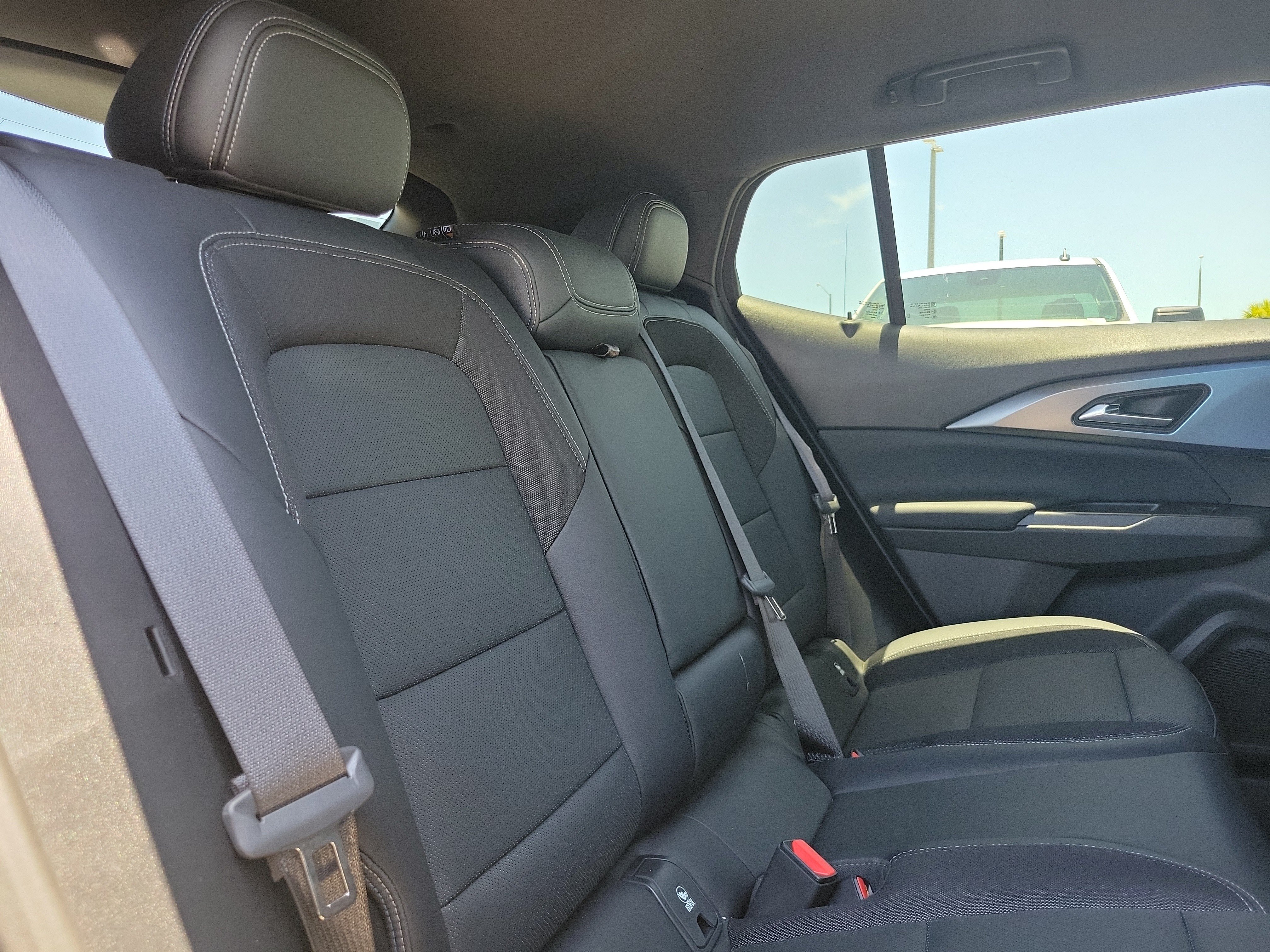 Used 2024 Chevrolet Equinox EV LT FWD image 8
