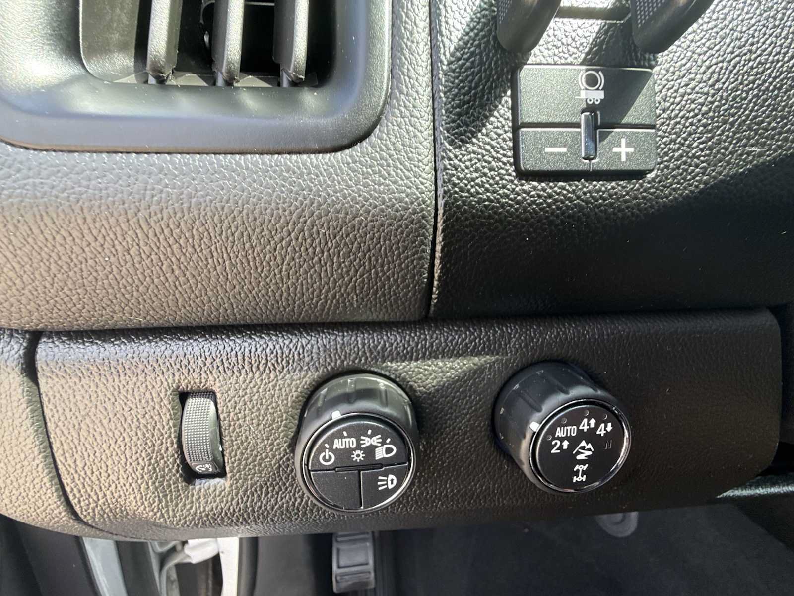 Certified 2019 Chevrolet Colorado ZR2 w/ ZR2 Dusk Special Edition AWD/4WD image 16