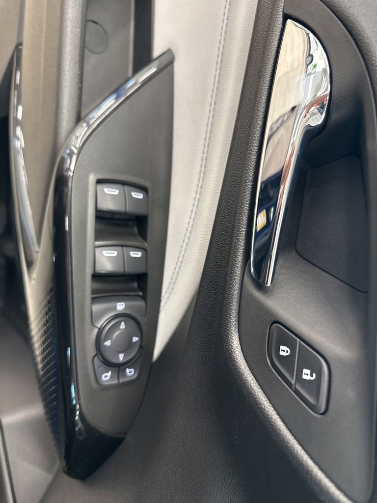 Used 2024 Chevrolet Trax LT w/ Driver Confidence Package FWD image 24