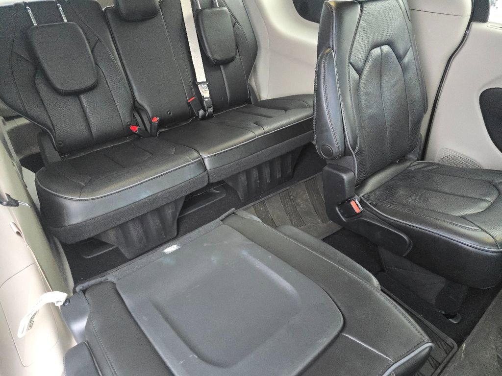 Used 2019 Chrysler Pacifica Limited w/ Tire & Wheel Group image 19