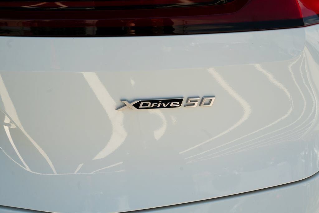 Used 2024 BMW iX xDrive50 w/ Premium Package AWD/4WD image 14