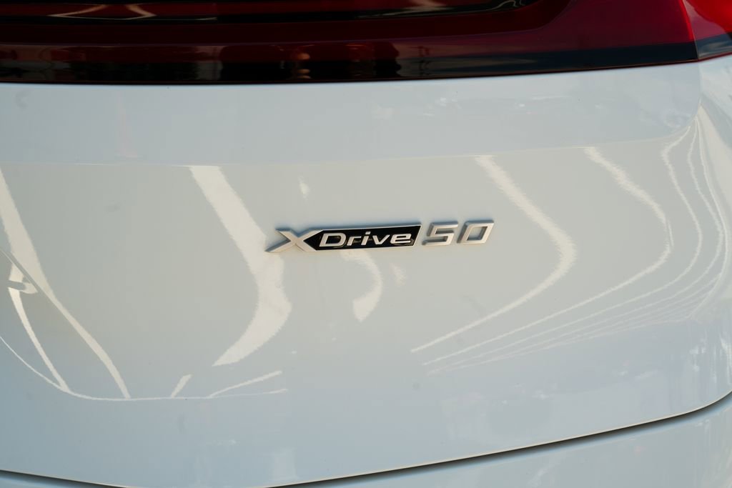 Used 2024 BMW iX xDrive50 w/ Premium Package AWD/4WD image 14