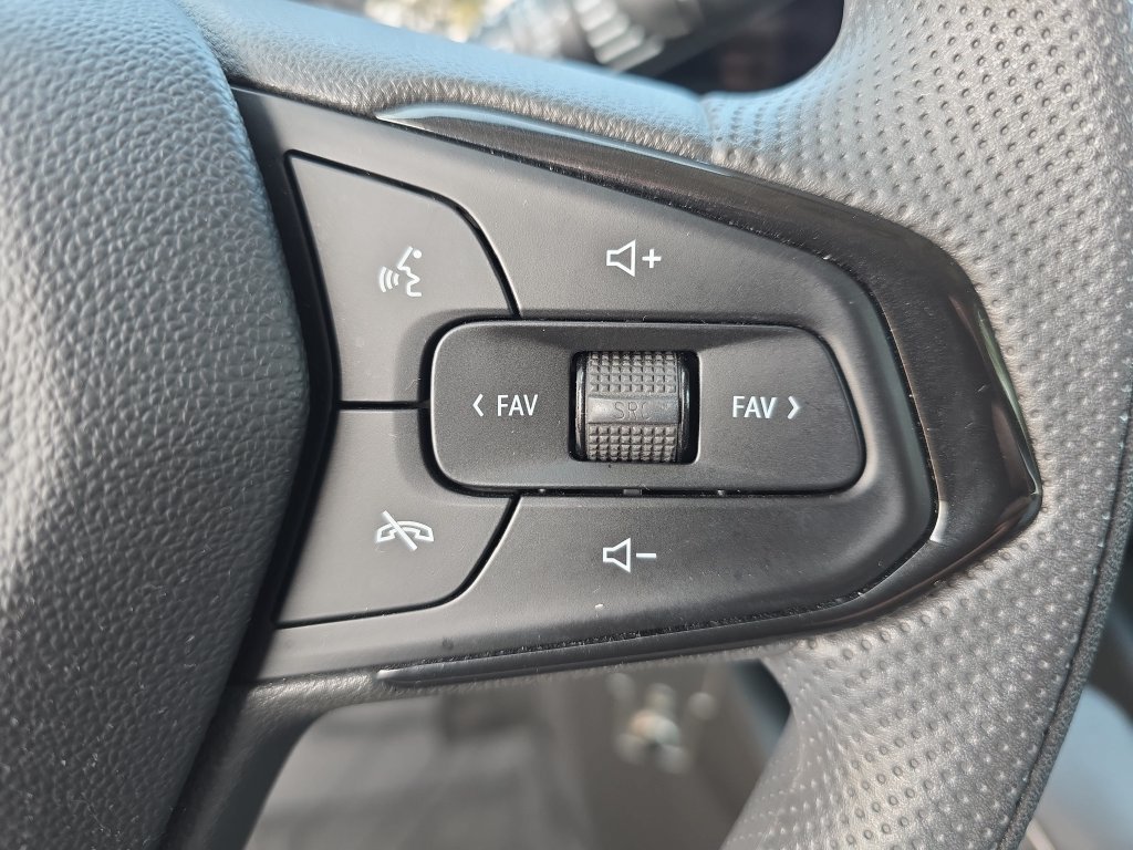 Used 2024 Chevrolet Trax LS w/ LS Convenience Package FWD image 19