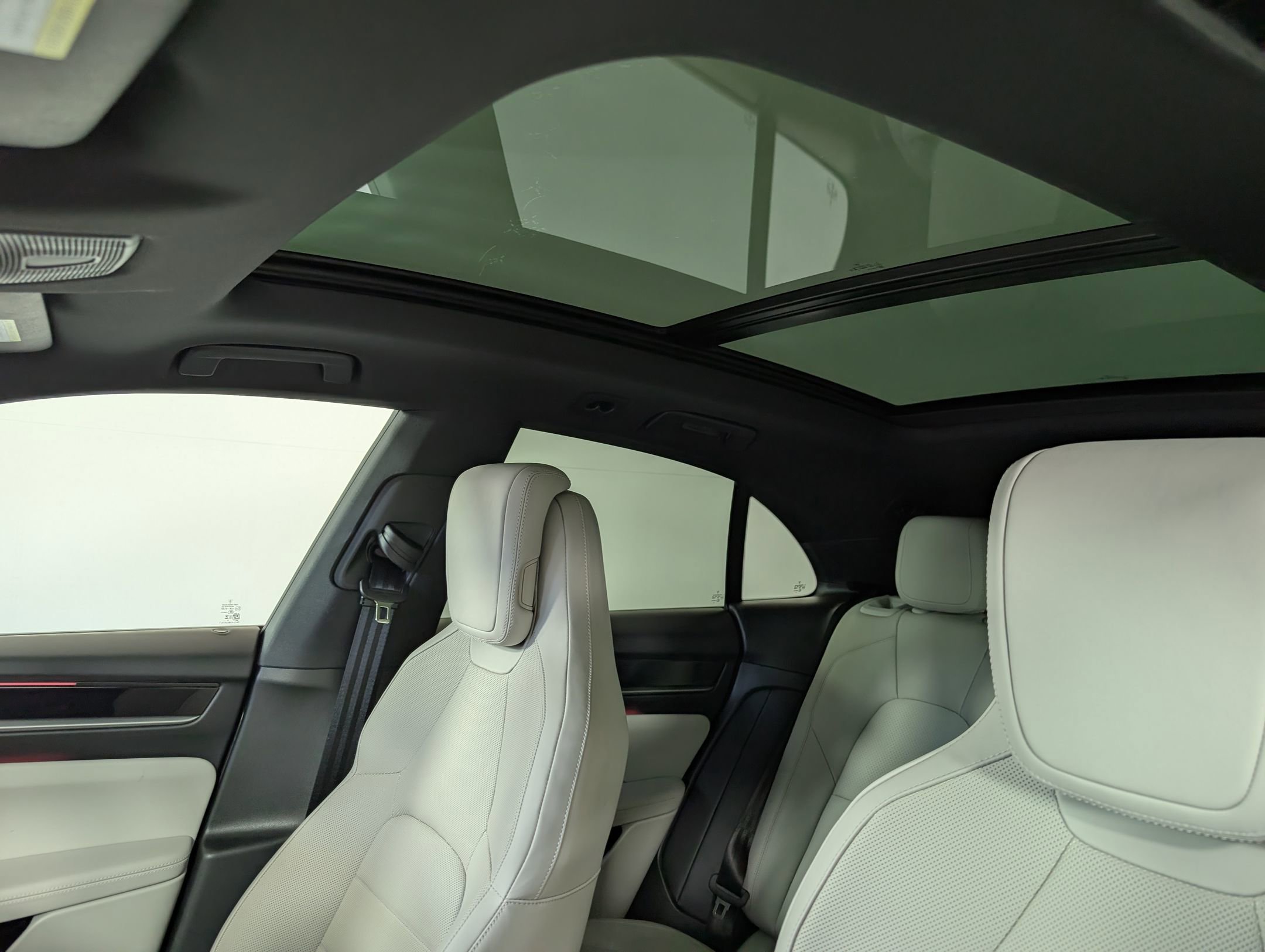 Certified 2025 Porsche Macan Electric RWD image 17
