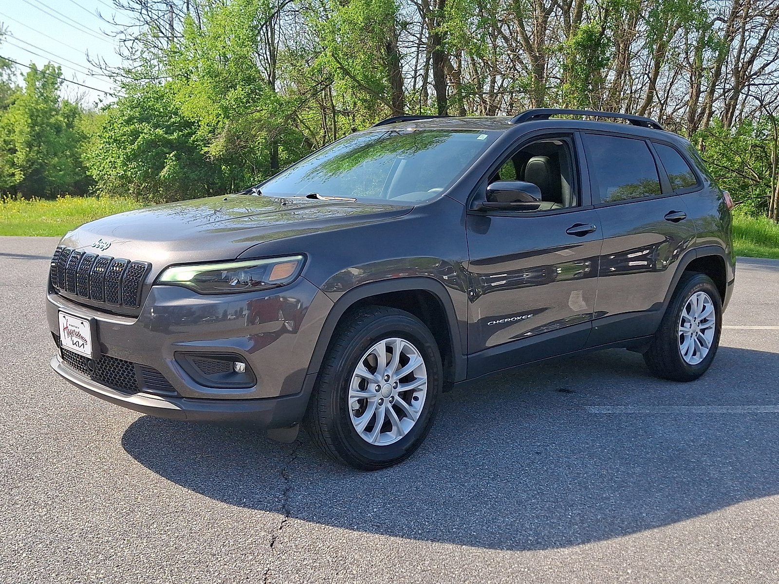 Used 2022 Jeep Cherokee Latitude Lux w/ Sun & Sound Group AWD/4WD image 3