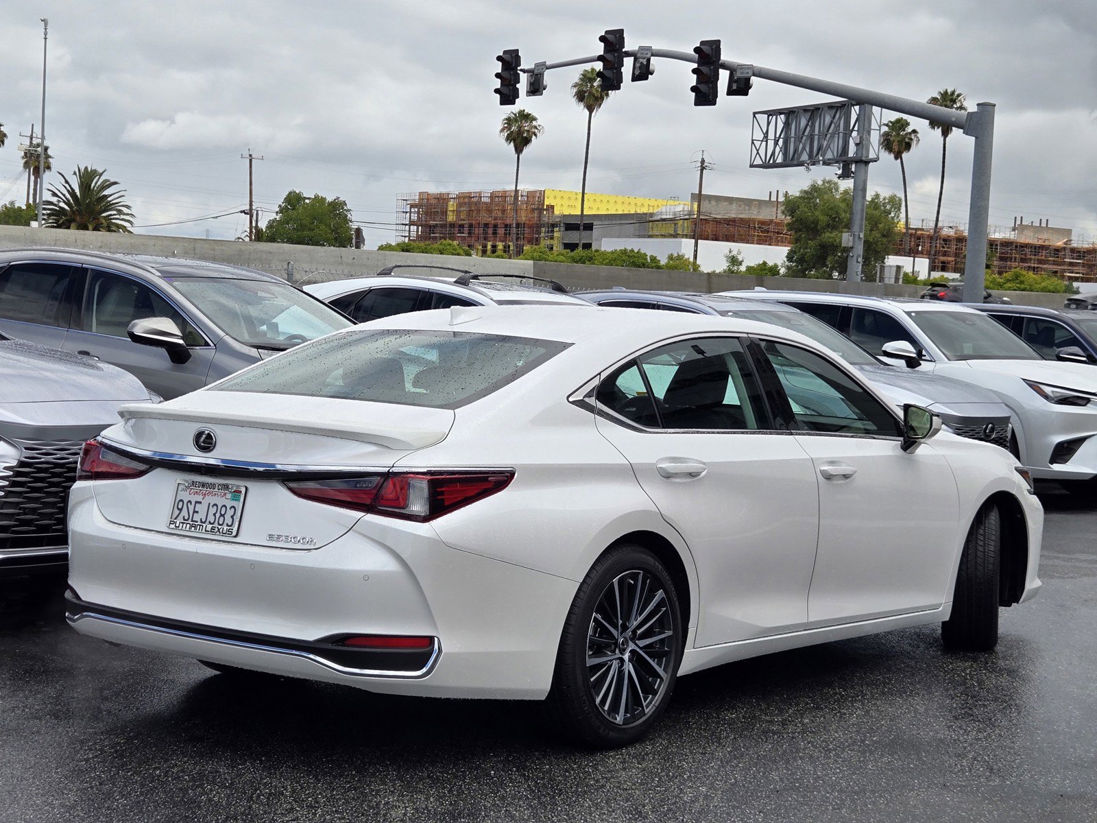 Certified 2025 Lexus ES 300h w/ Premium Package FWD image 4
