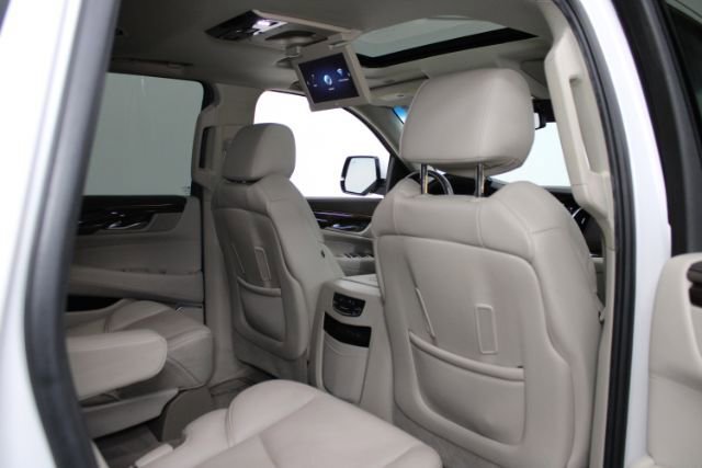 Used 2017 Cadillac Escalade Luxury AWD/4WD image 31