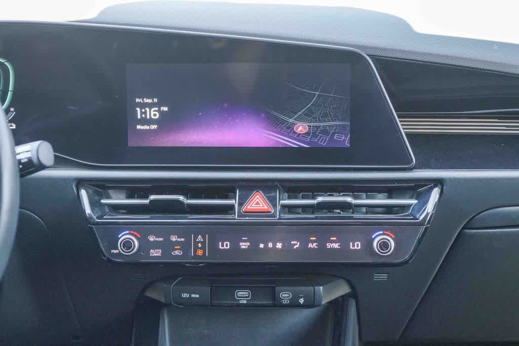 Certified 2023 Kia Niro EX FWD image 12