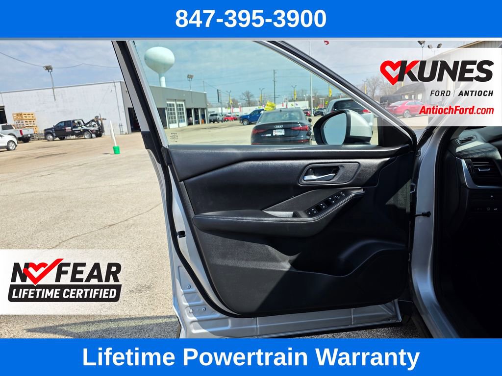 Used 2025 Nissan Rogue SV image 13