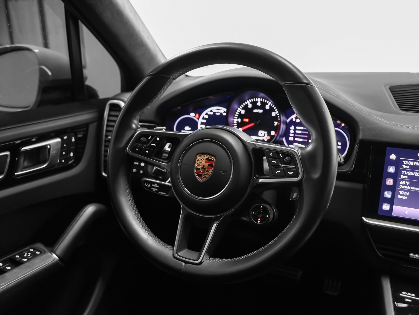 Used 2023 Porsche Cayenne GTS image 38