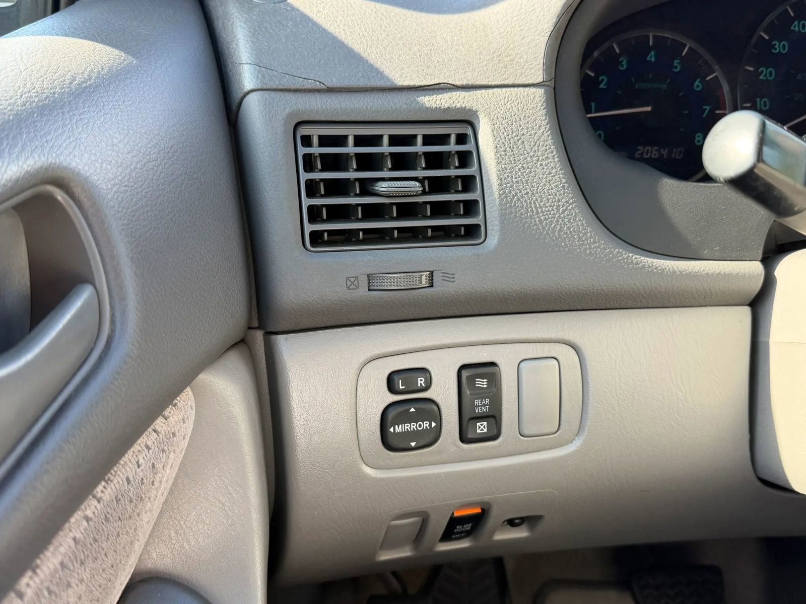 Used 2008 Toyota Sienna LE FWD image 25