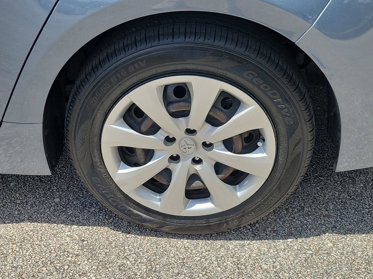 Used 2021 Toyota Corolla LE FWD image 5