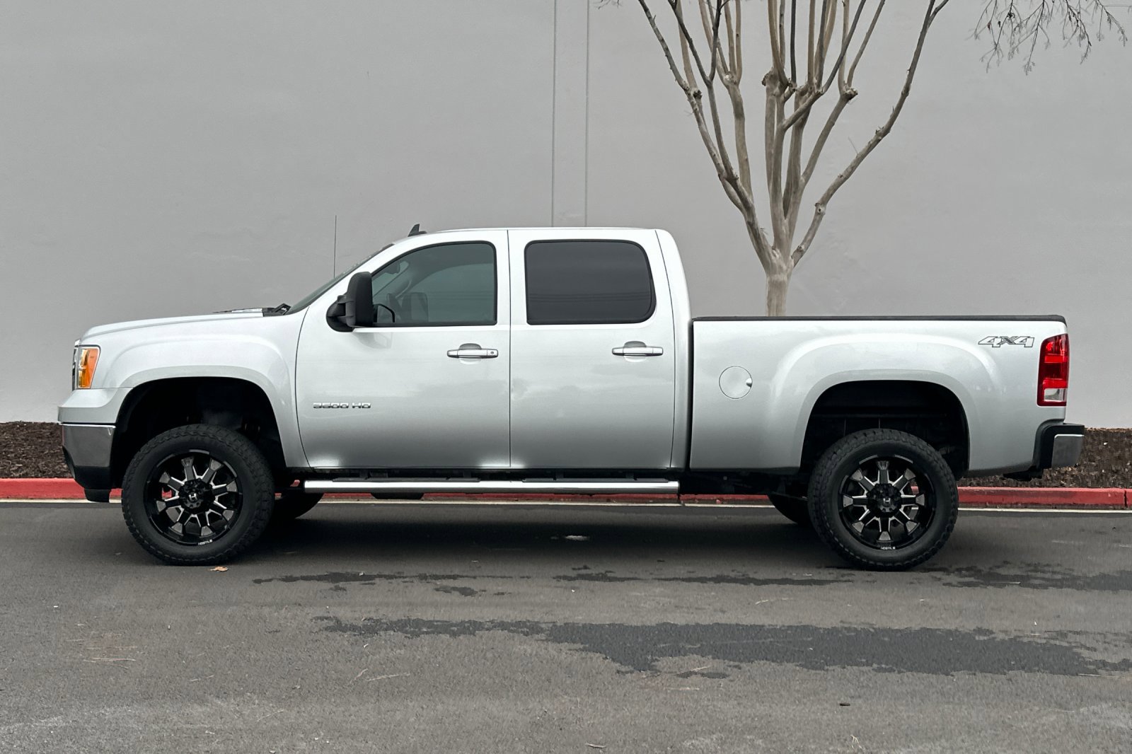 Used 2014 GMC Sierra 3500 SLT w/ SLT Convenience Package image 7