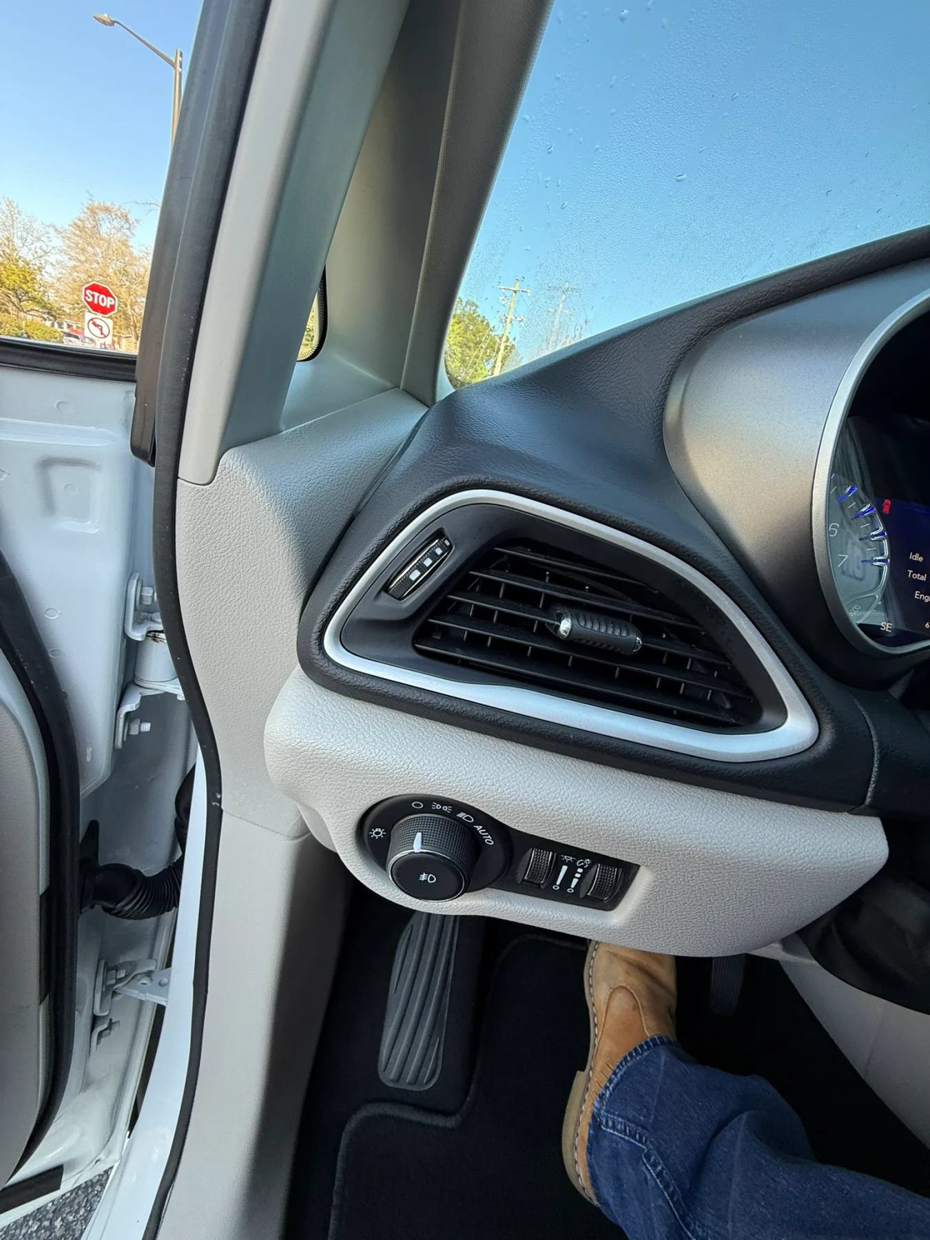 Used 2024 Chrysler Pacifica Touring-L FWD image 22