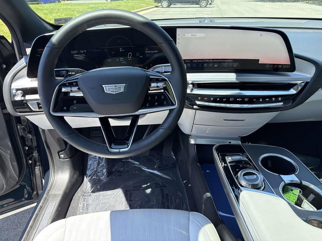 Used 2024 Cadillac Lyriq Luxury w/ LPO, Floor Liner Package AWD/4WD image 31