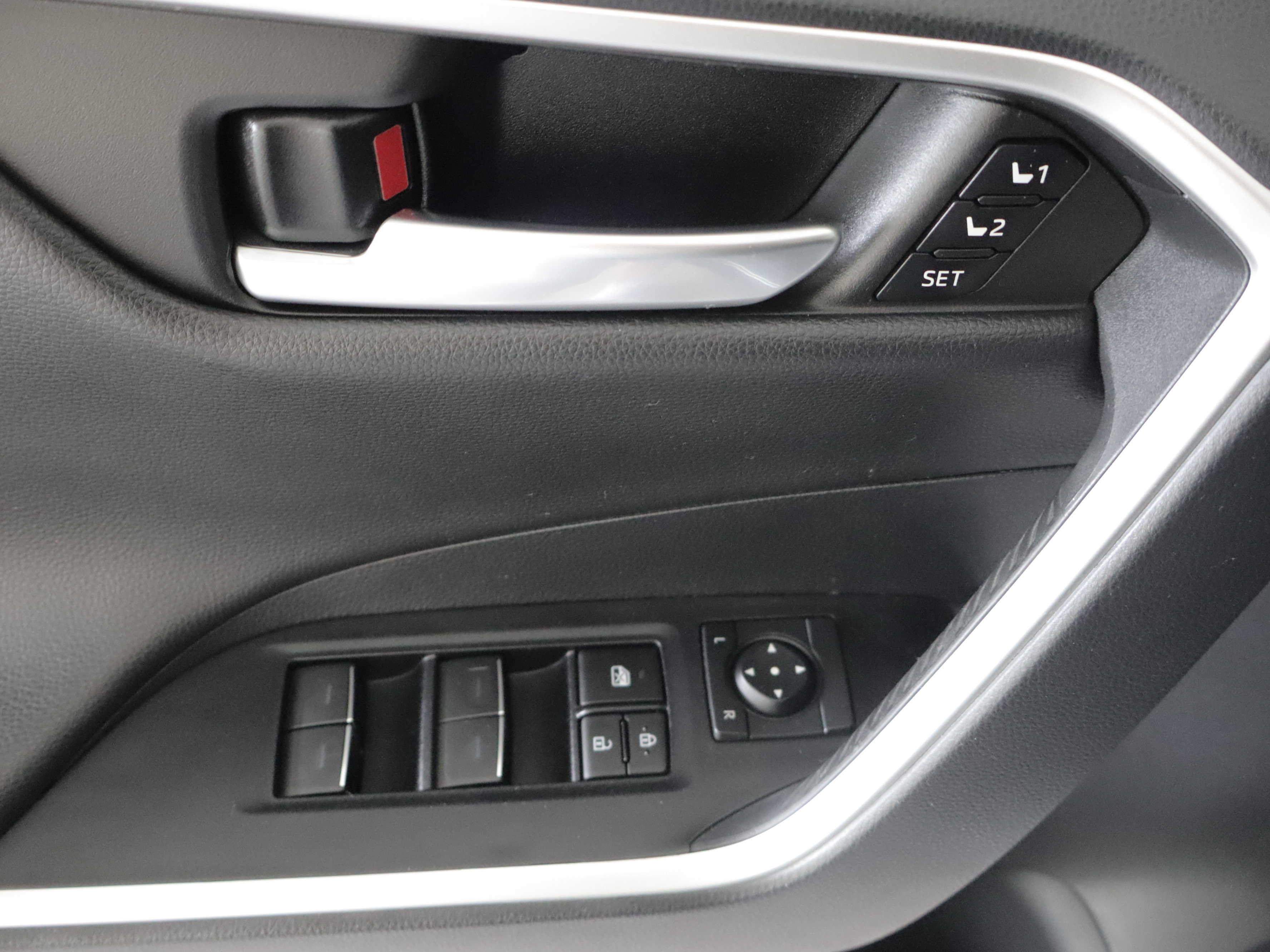 Used 2023 Toyota RAV4 XSE AWD/4WD image 12