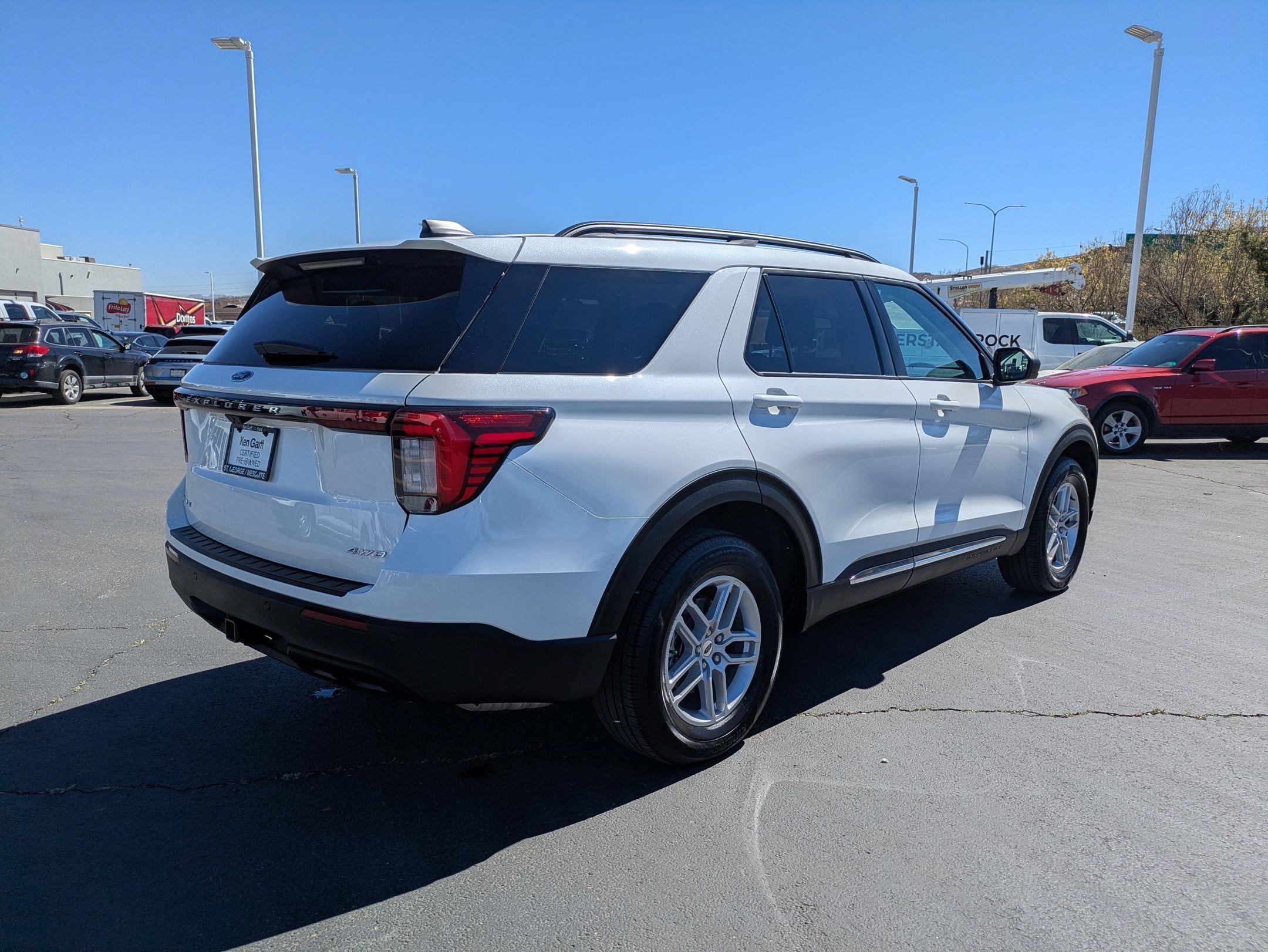 Used 2025 Ford Explorer Active image 3