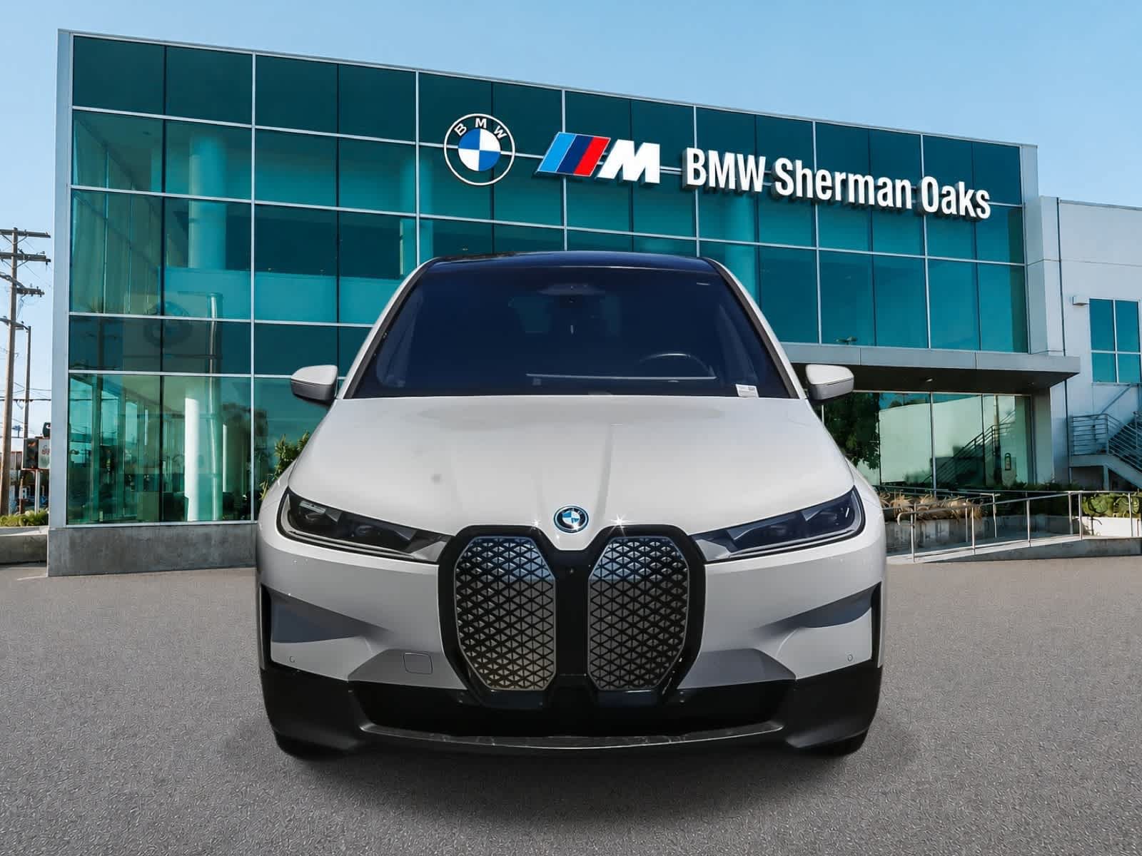 Used 2024 BMW iX xDrive50 AWD/4WD image 2