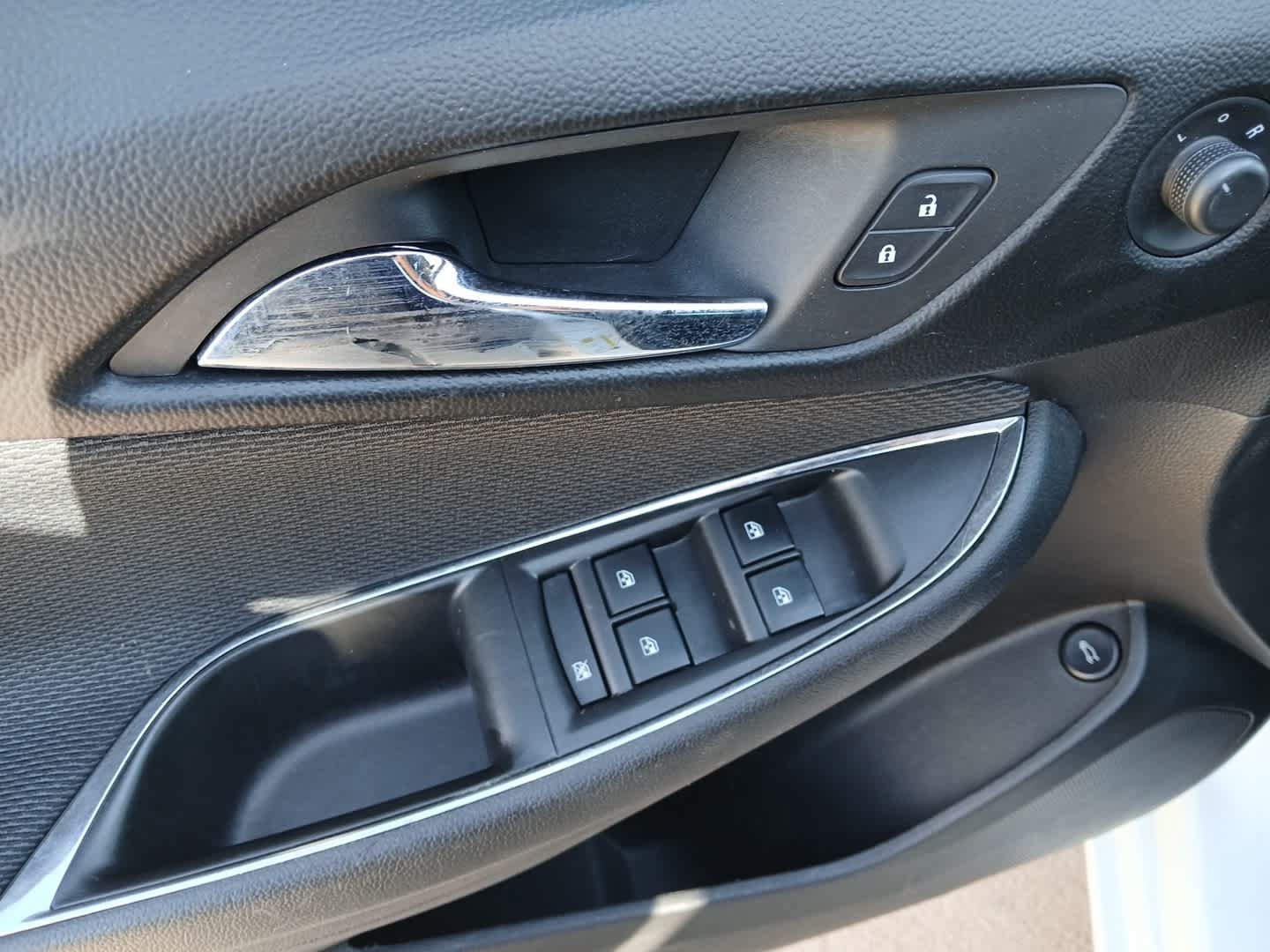 Used 2017 Chevrolet Cruze LS FWD image 10
