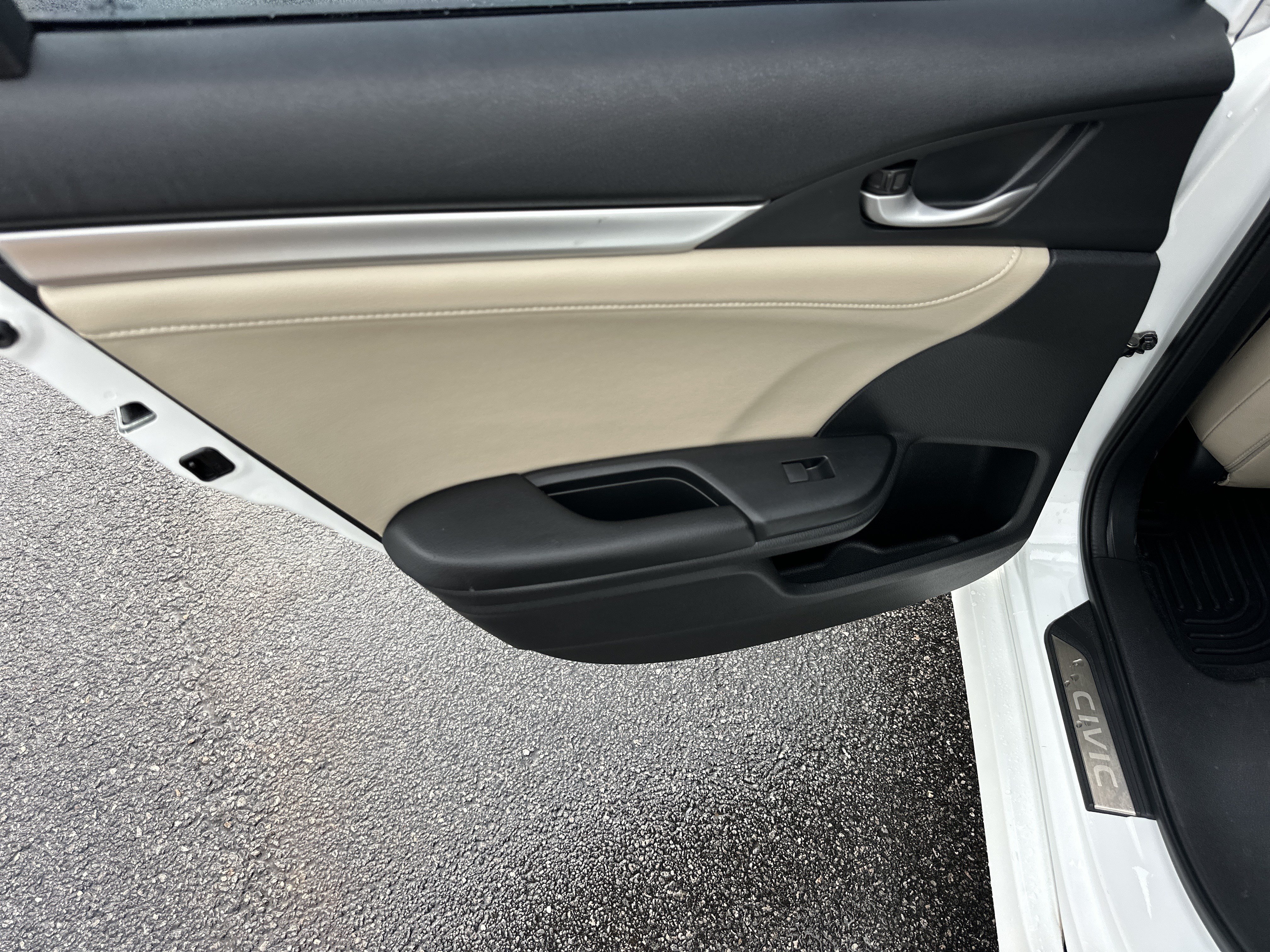 Used 2016 Honda Civic Touring image 25
