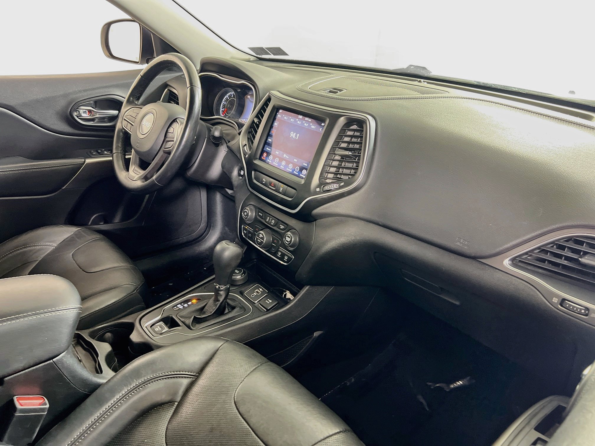 Used 2021 Jeep Cherokee Latitude Lux w/ Comfort/Convenience Group AWD/4WD image 27