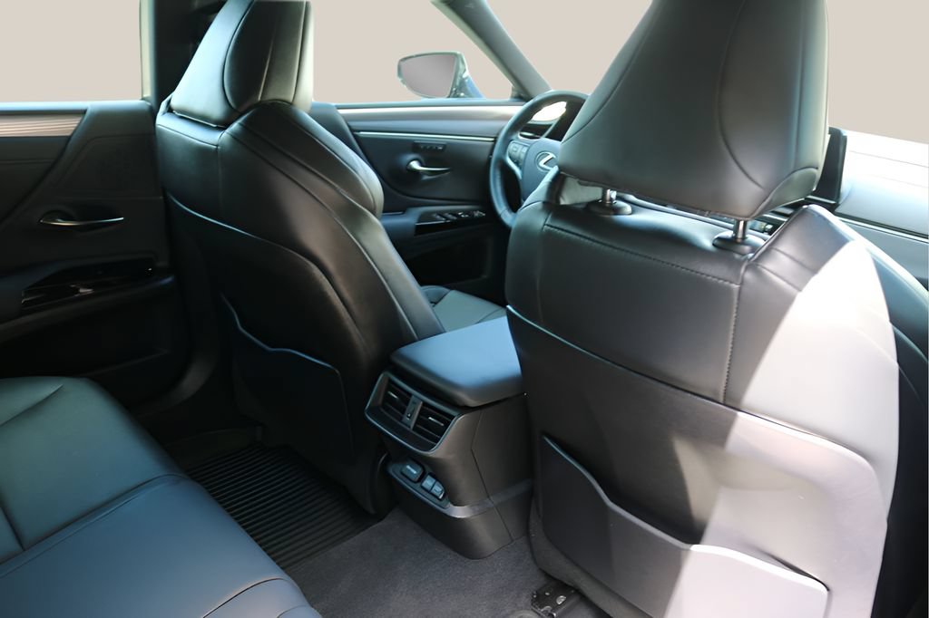 Used 2024 Lexus ES 350 F Sport w/ Accessory Package (Z2) FWD image 18