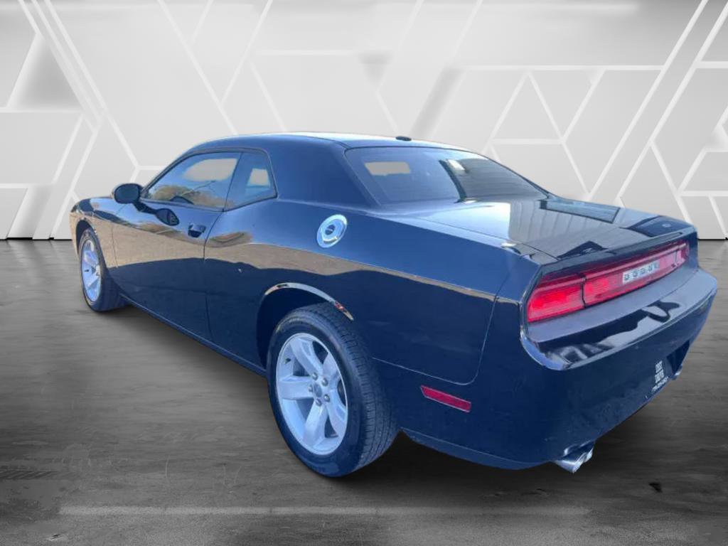 Used 2013 Dodge Challenger SXT RWD image 7
