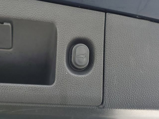 Used 2017 Cadillac Escalade Luxury image 14