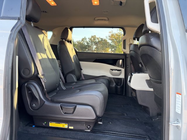Certified 2024 Kia Carnival EX FWD image 30
