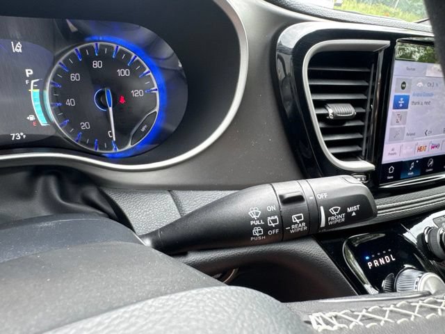 Used 2027 Chrysler Pacifica Select AWD/4WD image 37