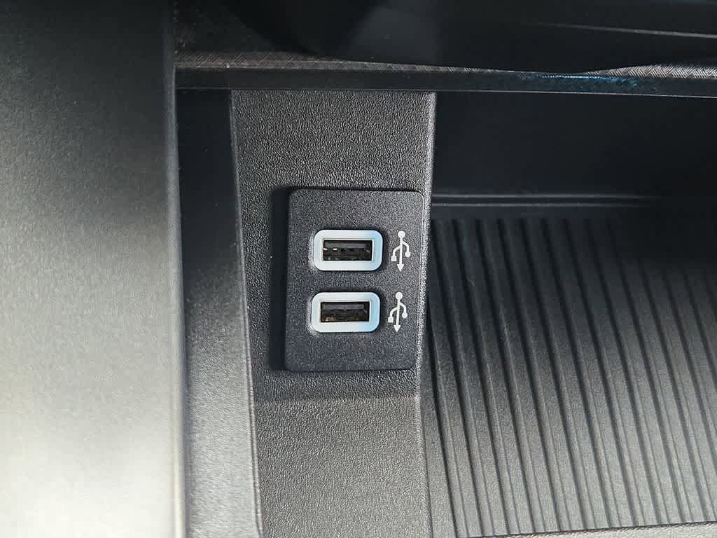 Used 2017 Ford F150 Lariat w/ Equipment Group 502A Luxury AWD/4WD image 32