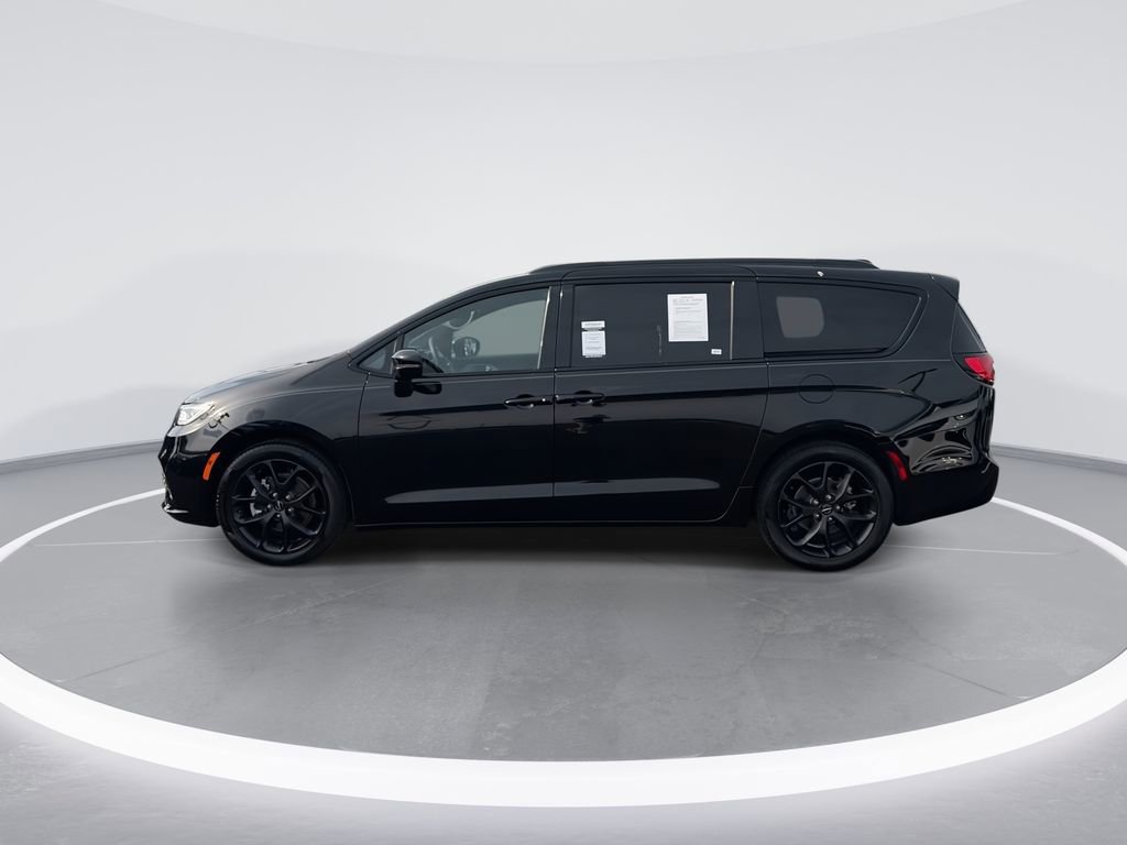 Used 2024 Chrysler Pacifica Touring-L w/ S Appearance Package FWD image 5