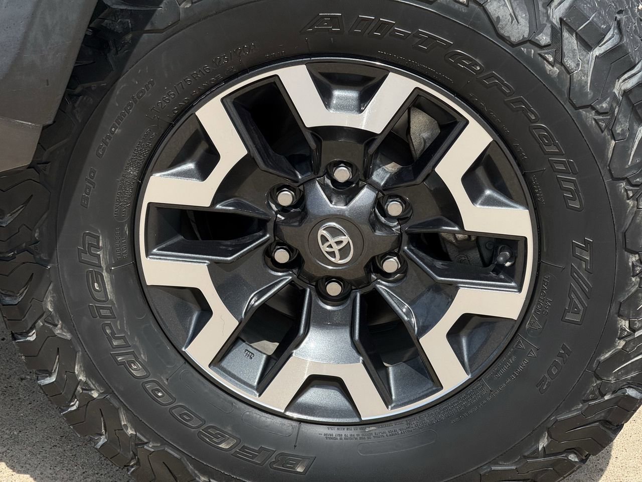 Used 2022 Toyota Tacoma TRD Off-Road w/ TRD Premium Off Road Package AWD/4WD image 11